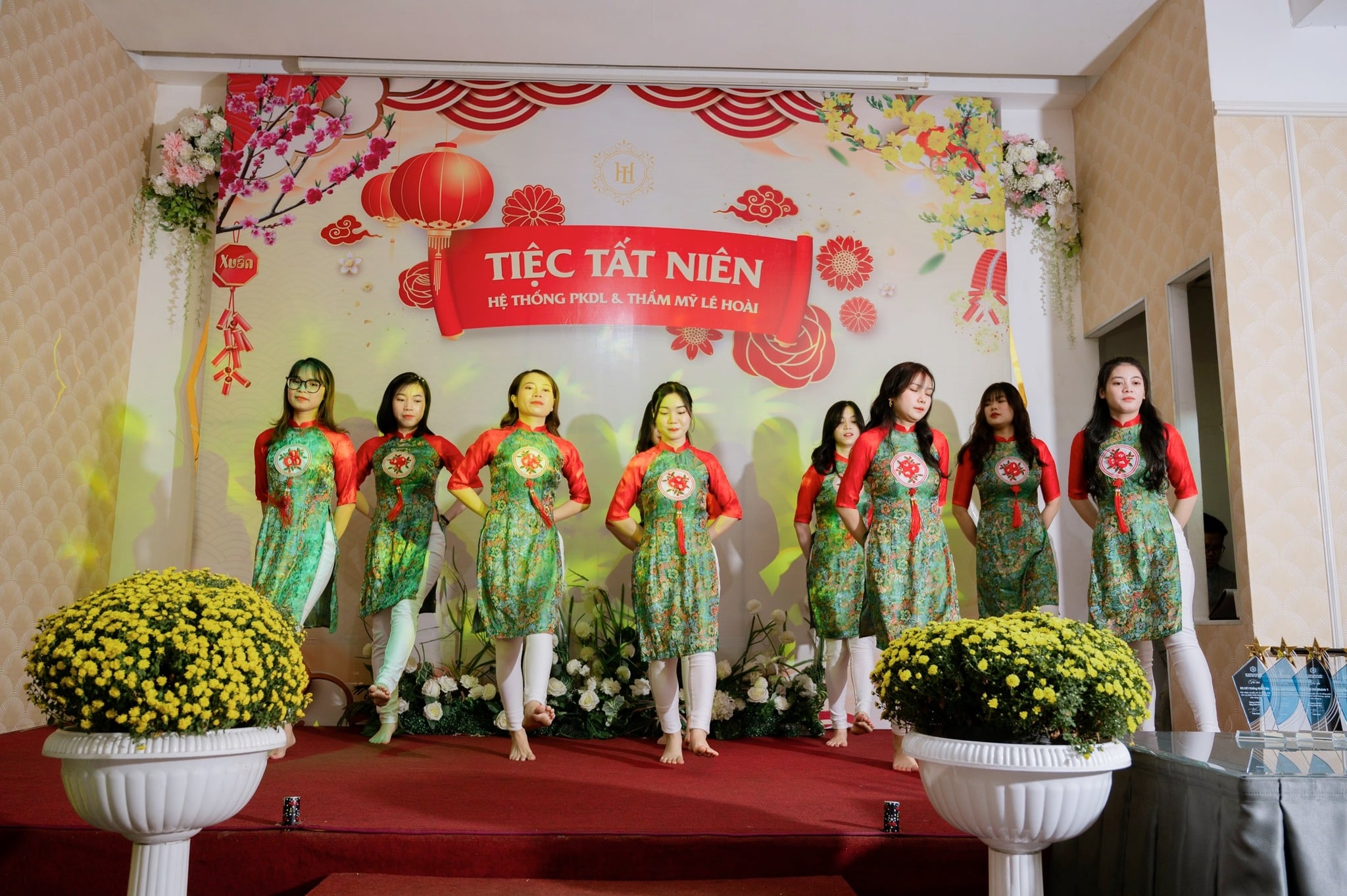 tat nien tham my le hoai 2022 11
