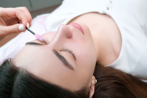 young woman doing eyelash lamina